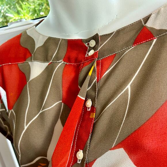 Vintage Campus Casuals Blouse – Red, White & Gray Abstract Floral – 1960s - Picture 8 of 16